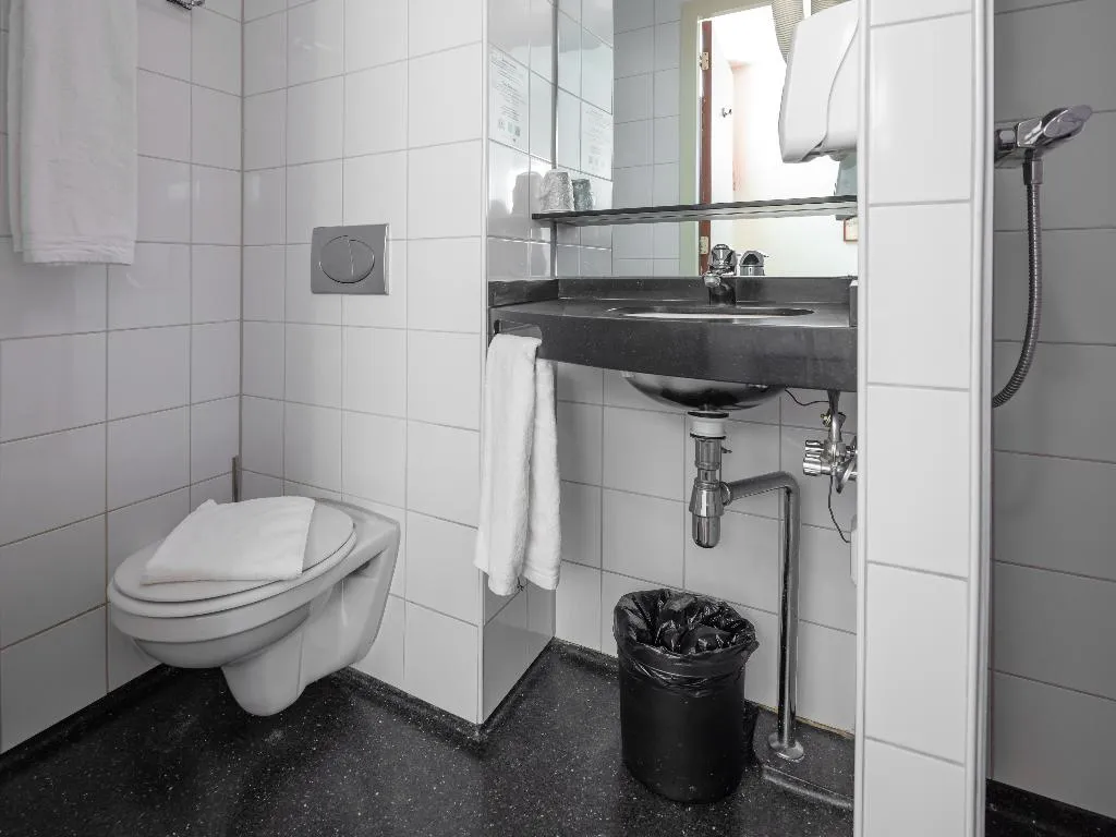 TRIPLE STANDARD Room, A-train, Amsterdam