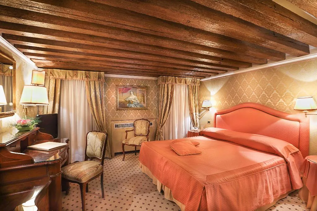 Room, Colombina, Venice