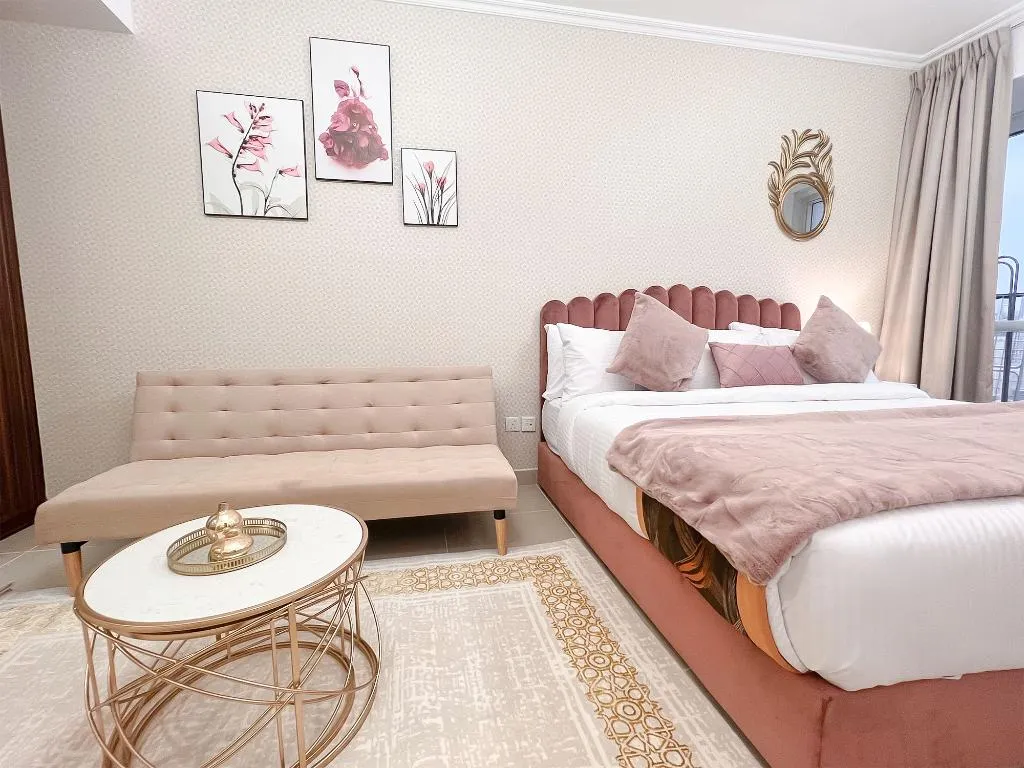 STUDIO DELUXE ONE BED Room, Goldcrest Executive, Dubai