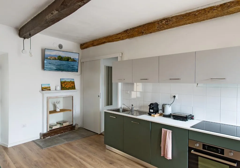 APARTMENT CAPACITY 4 ONE BEDROOM Room, Stresa Complex Levoasi, Milan