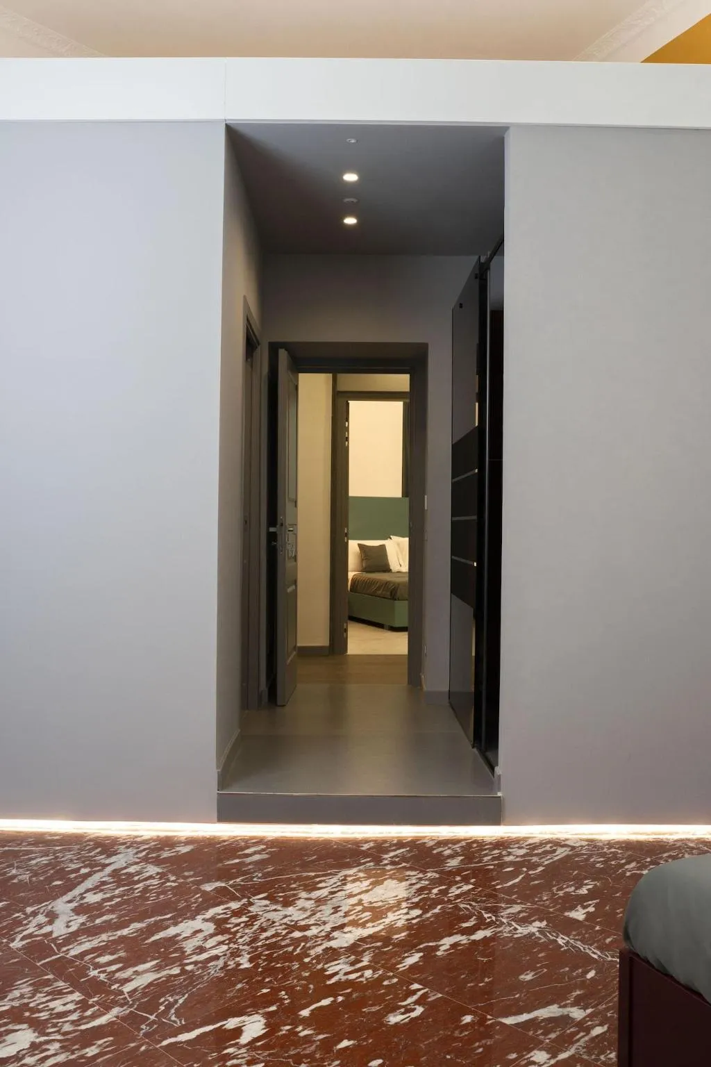 Room, Rettifilo 311, Naples