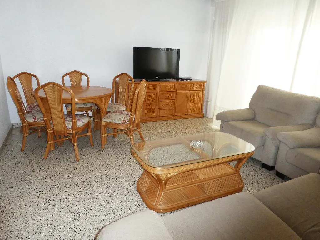 APARTMENT CAPACITY 8 THREE BEDROOMS Room, Apartamentos Gandía Primera Línea de Playa 3000, Valencia