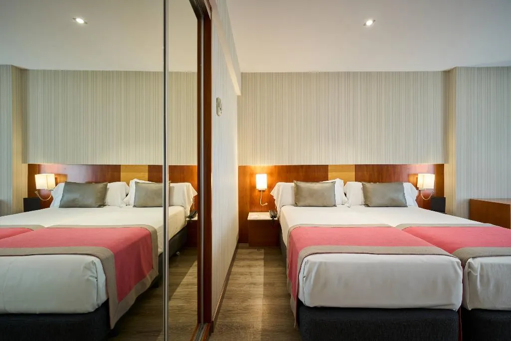 TRIPLE STANDARD Room, Catalonia Barcelona 505, Barcelona