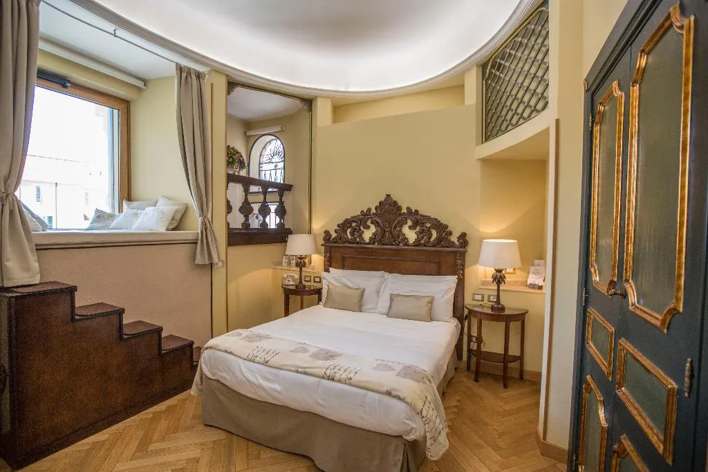 JUNIOR SUITE WITH VIEWS Room, Royal Suite Trinità dei Monti, Rome