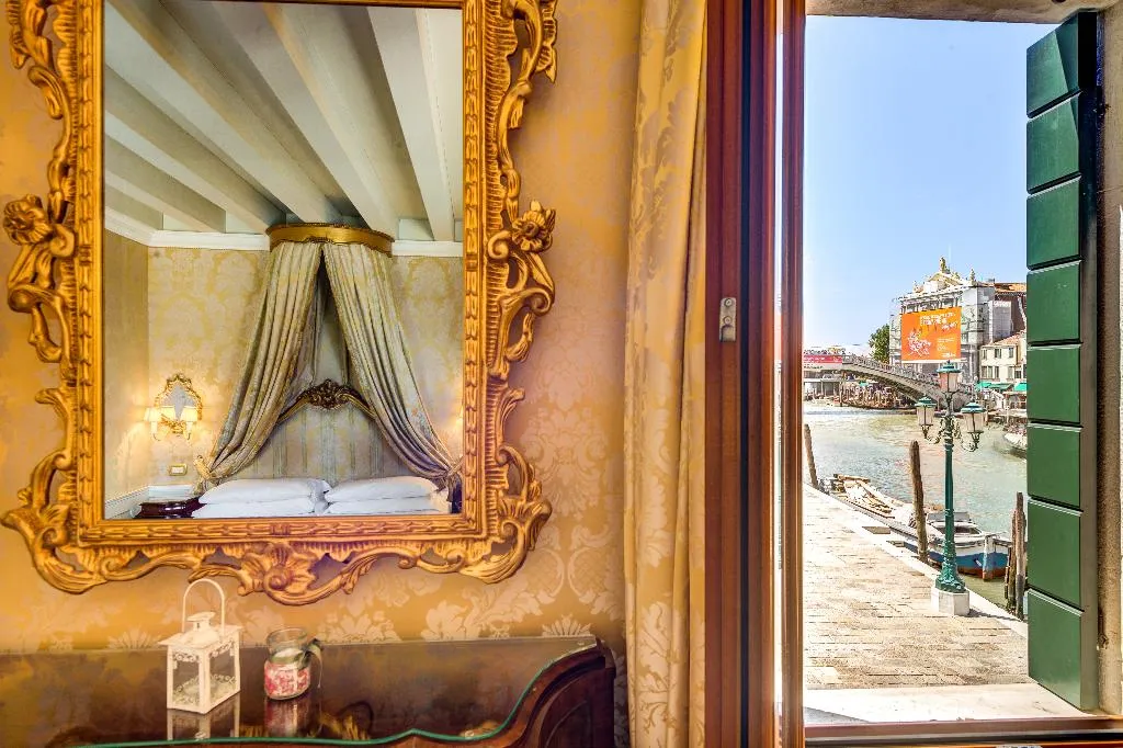 Double or Twin CAPACITY 2 Room, Canal Grande, Venice