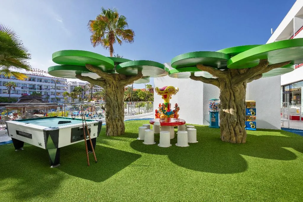 Sports and Entertainment, Alexandre La Siesta, Tenerife