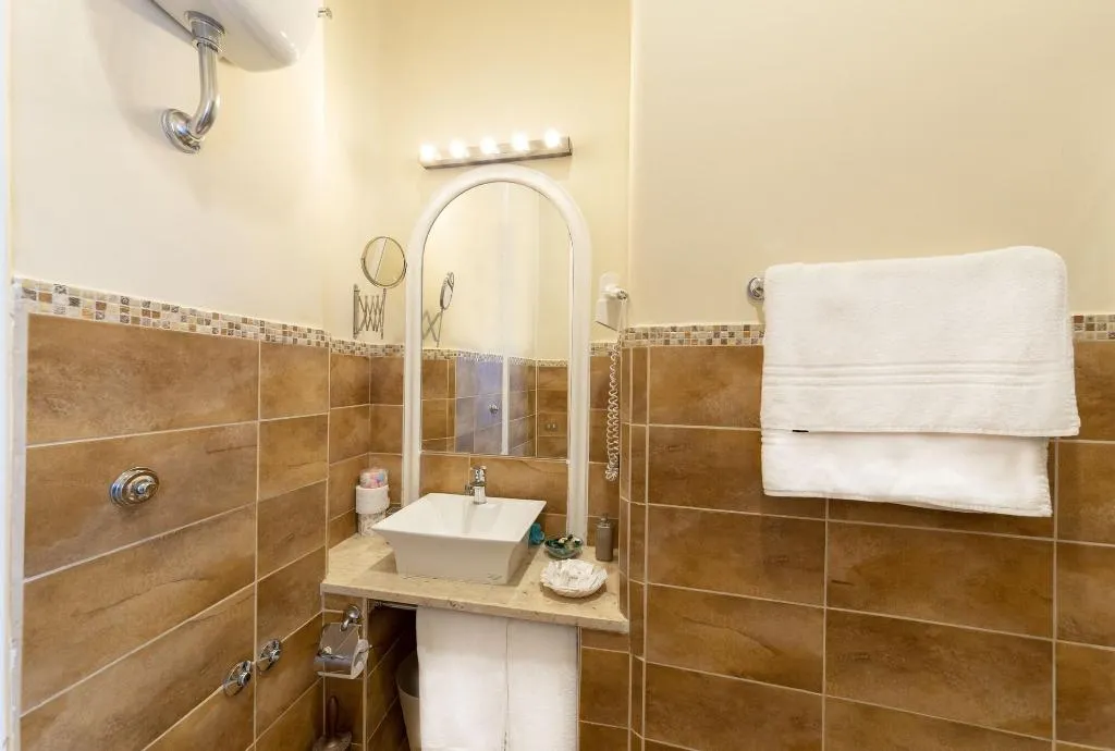 Room, B&B Il Ventre di Napoli, Naples