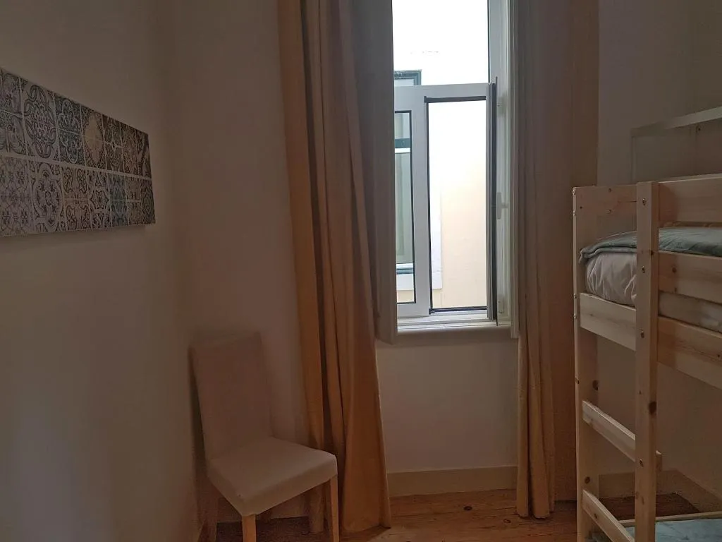 Room, Dukostel, Lisbon