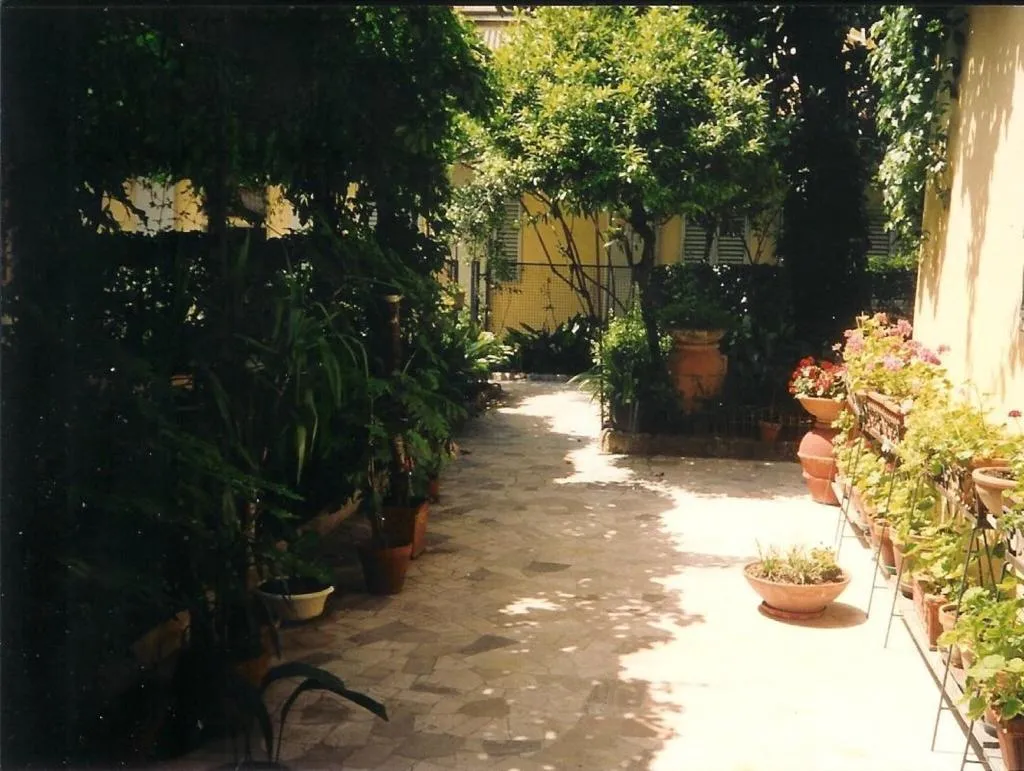 Lobby, Rita Major, Florence