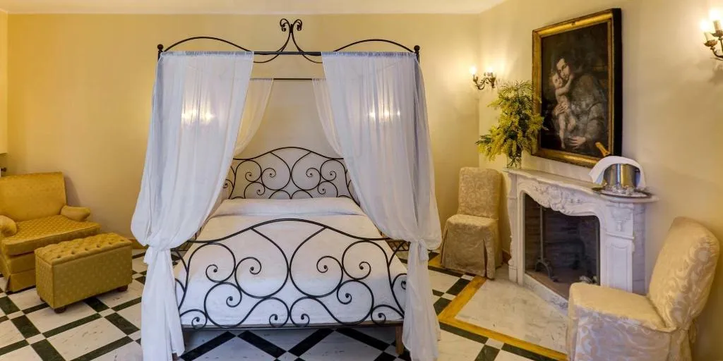 Room, Relais La Rupe, Naples