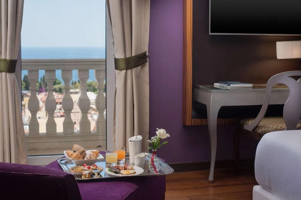 Room, NH Collection Taormina, Taormina