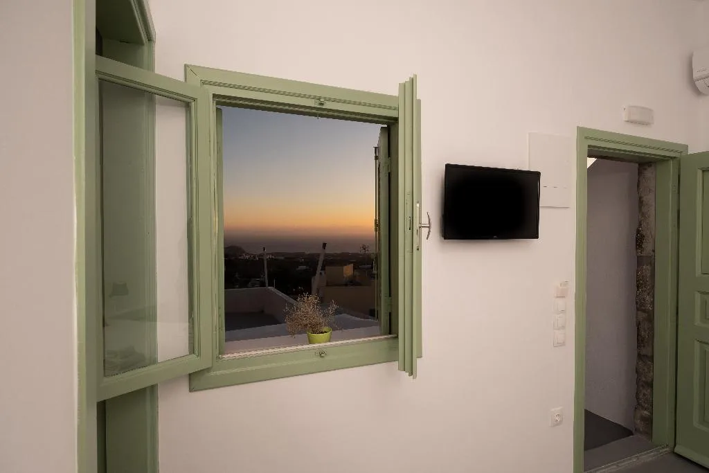 HOUSE TWO BEDROOMS TWO BATHROOMS Room, White Orchid Cave House & Studio, Santorini