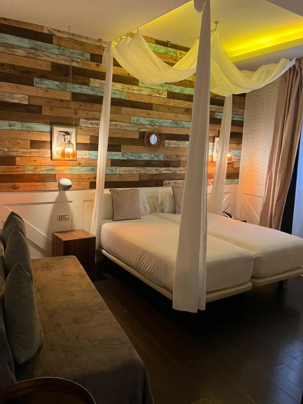 QUADRUPLE STANDARD Room, Life Gran Via - Tropical Garden, Madrid