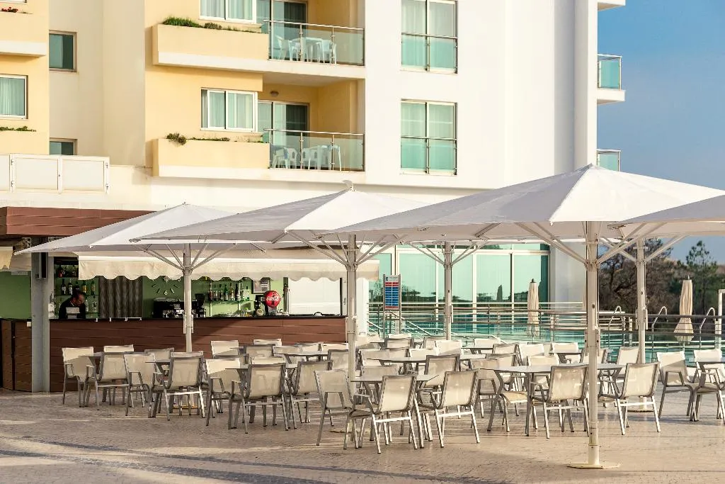 Terrace, Dunamar Hotel Apartamentos, Algarve
