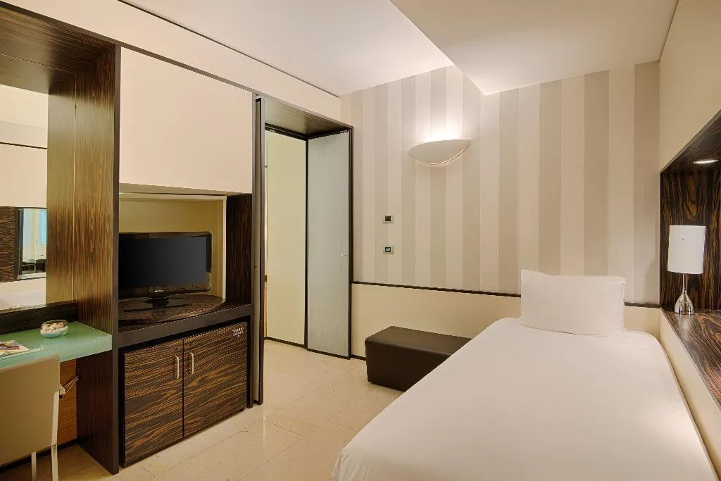 FAMILY ROOM CAPACITY 5 Room, NH Venezia Laguna Palace, Venice
