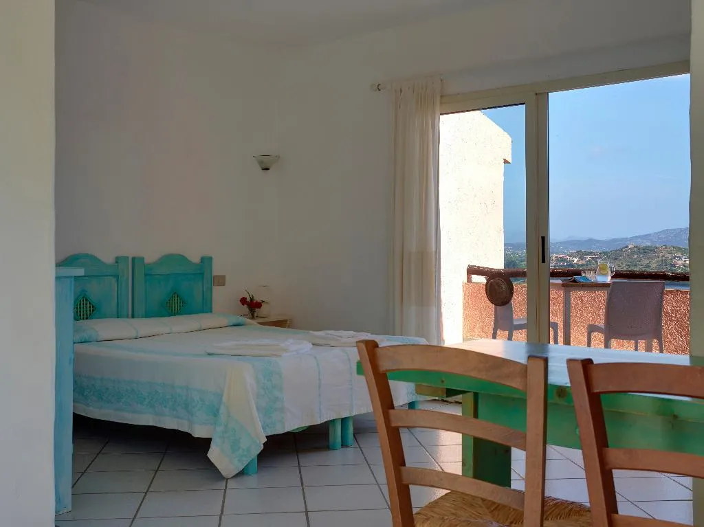 APARTMENT SEA VIEW CAPACITY 2 Room, Lu Nibareddu Aparthotel, Olbia