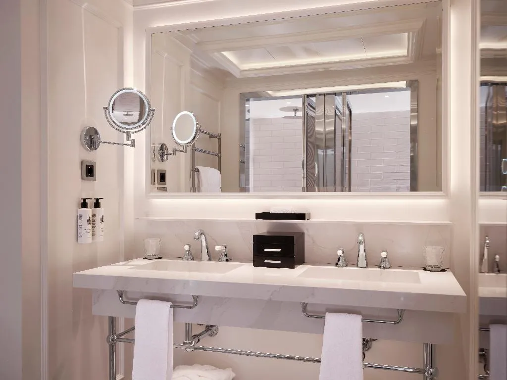 DOUBLE LUXURY Room, Sofitel Barcelona Skipper, Barcelona
