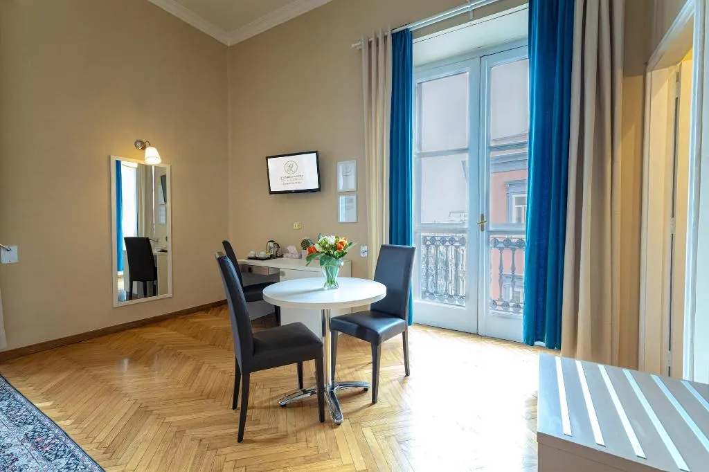Room, B&B Il Ventre di Napoli, Naples