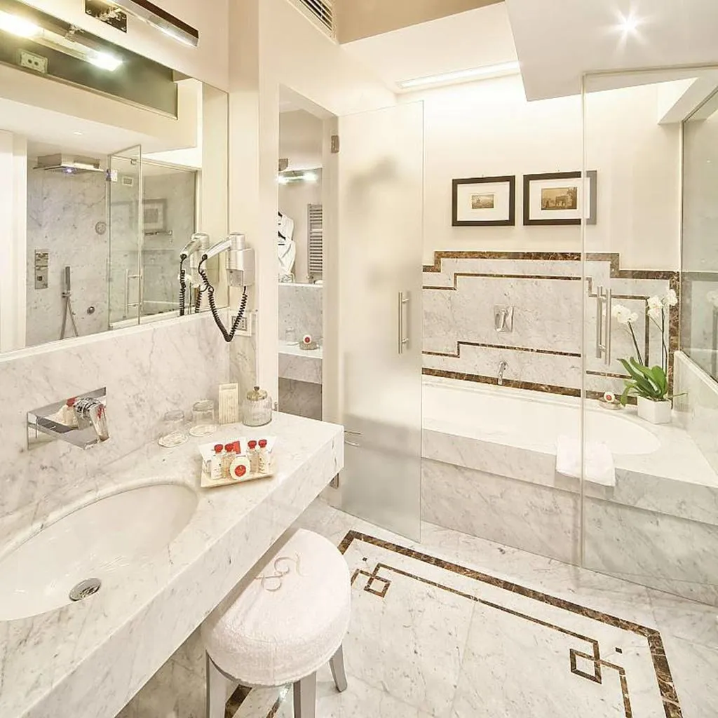 SUITE WITH JACUZZI Room, Trevi Palace Luxury Inn, Rome