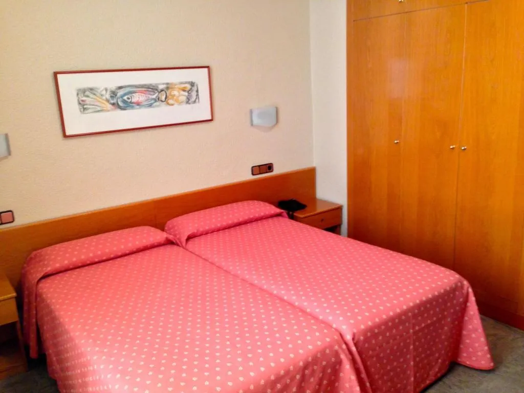 TRIPLE STANDARD Room, Studios Pelayo, Barcelona
