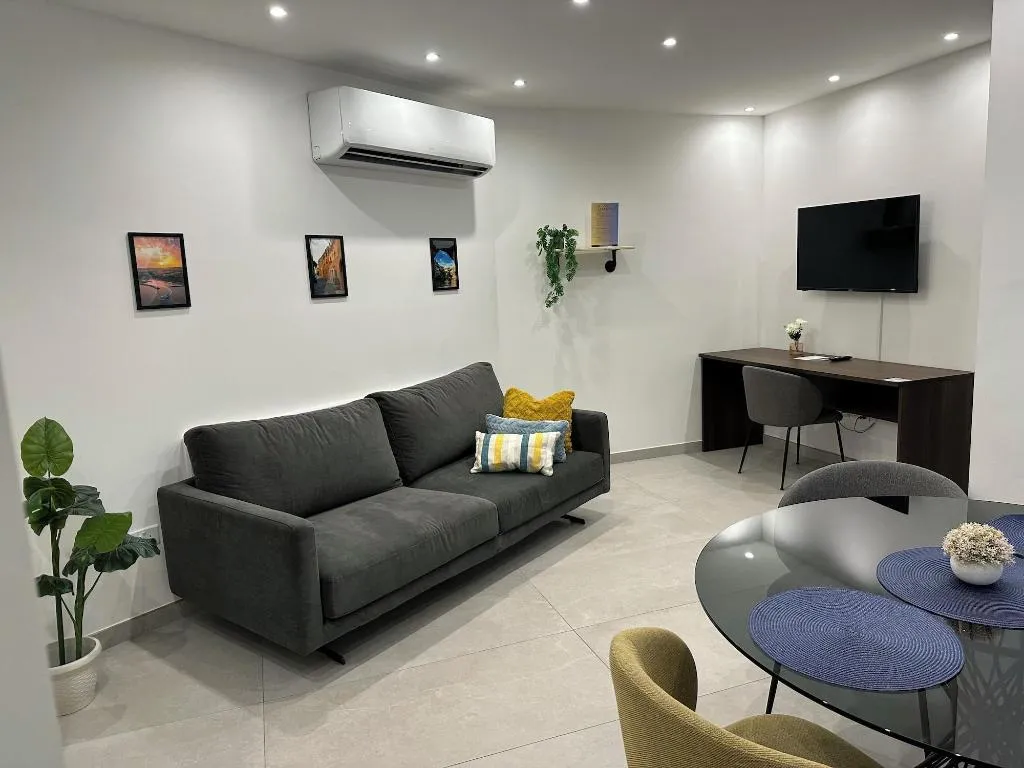 Room, The Central Guesthouse, Malta