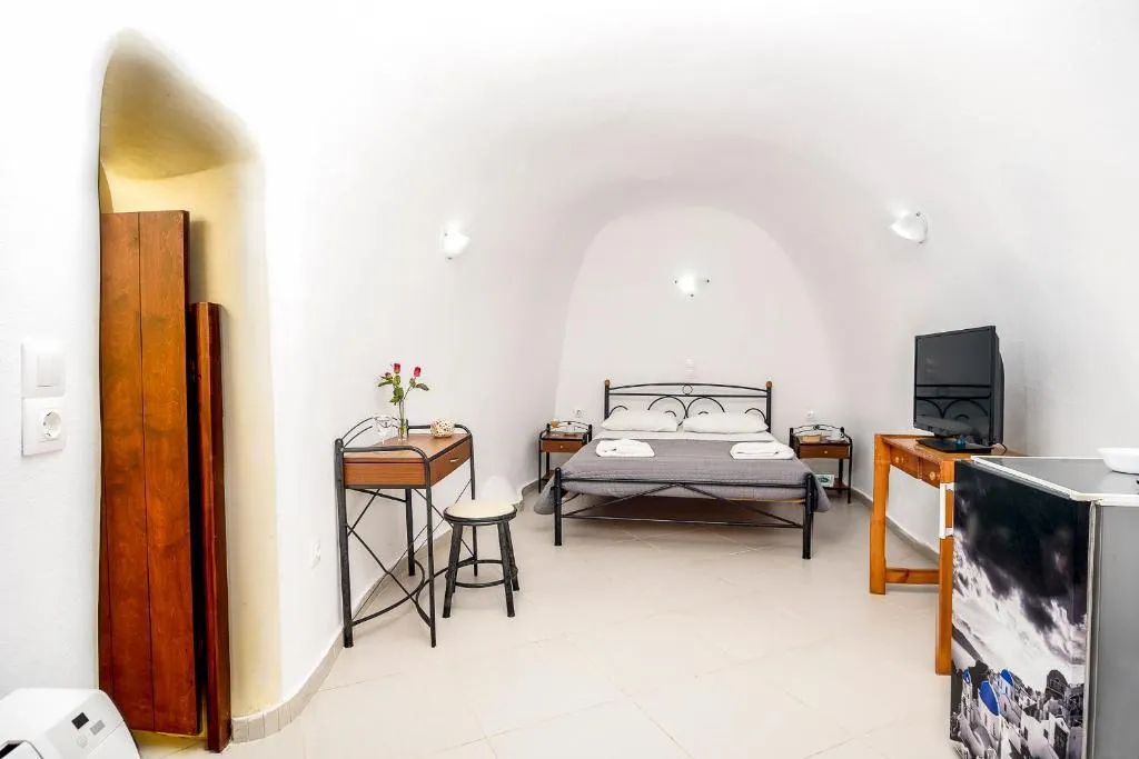 Double or Twin ECONOMY Room, Kykladonisia Traditional Settlement, Santorini