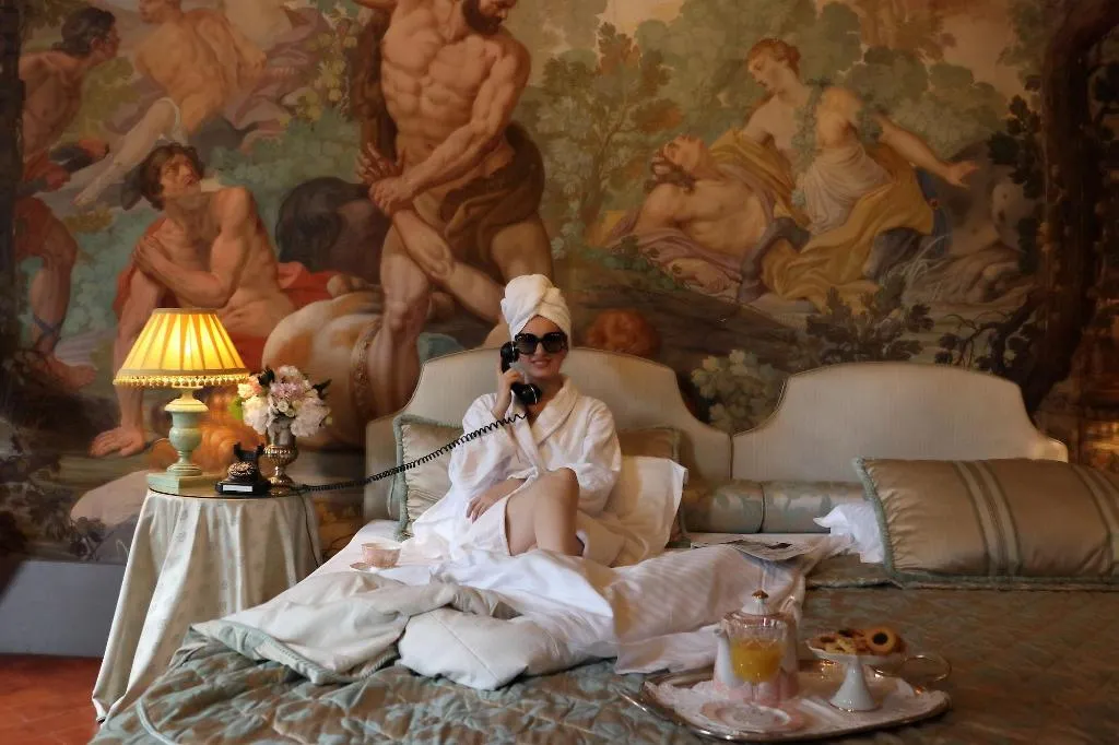 Room, Piazza Pitti Palace, Florence