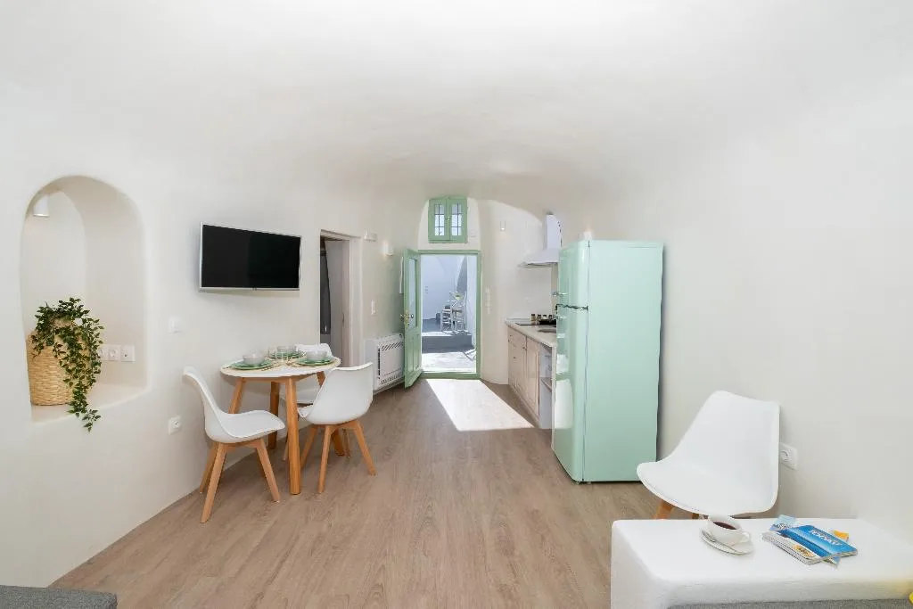 APARTMENT ONE BEDROOM ONE BATHROOM Room, White Orchid Cave House & Studio, Santorini