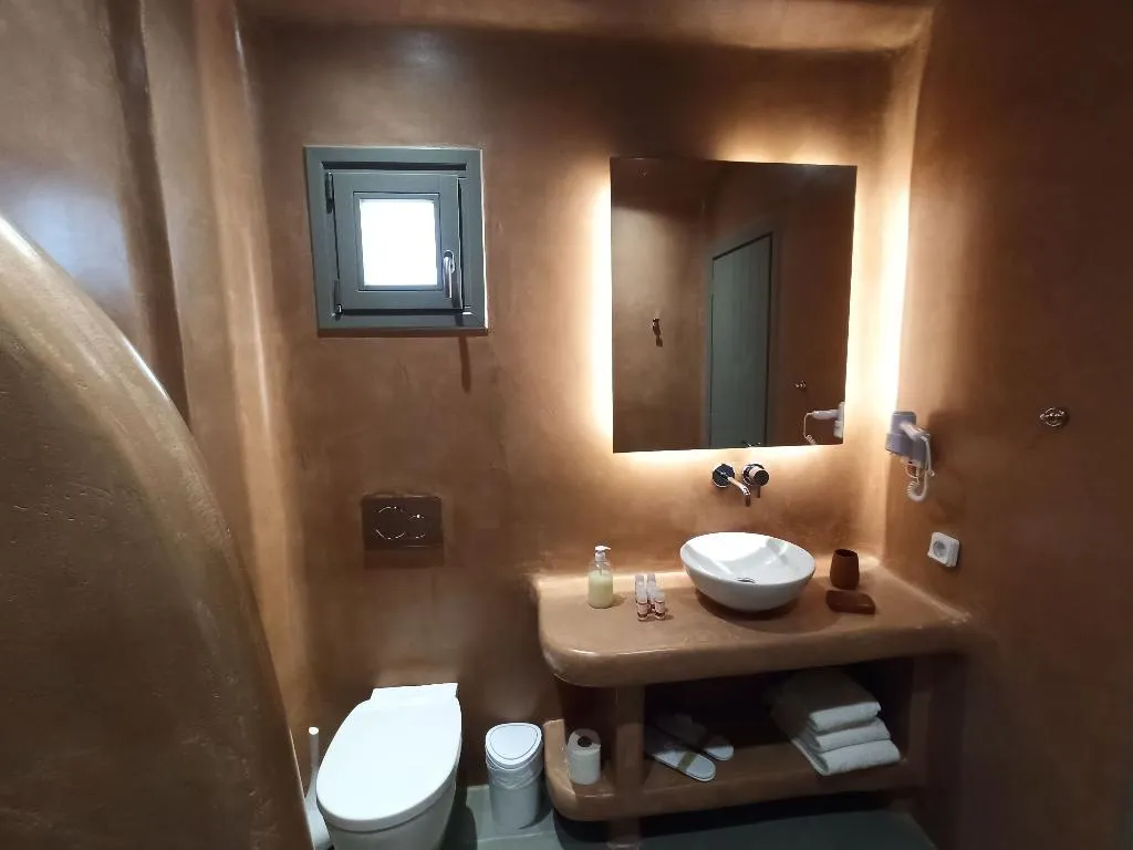 SUITE WITH PRIVATE POOL Room, Amphitrite Suites Santorini, Santorini