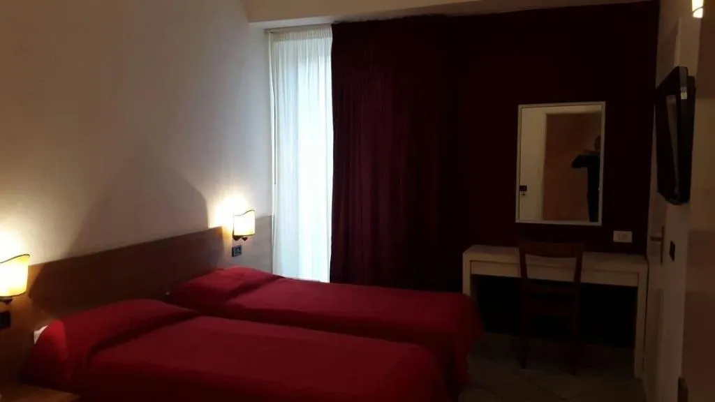 Room, Hotel Mediterraneo, Naples
