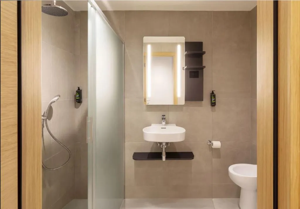 DOUBLE SUPERIOR Room, B&B Hotel Como Baradello, Milan