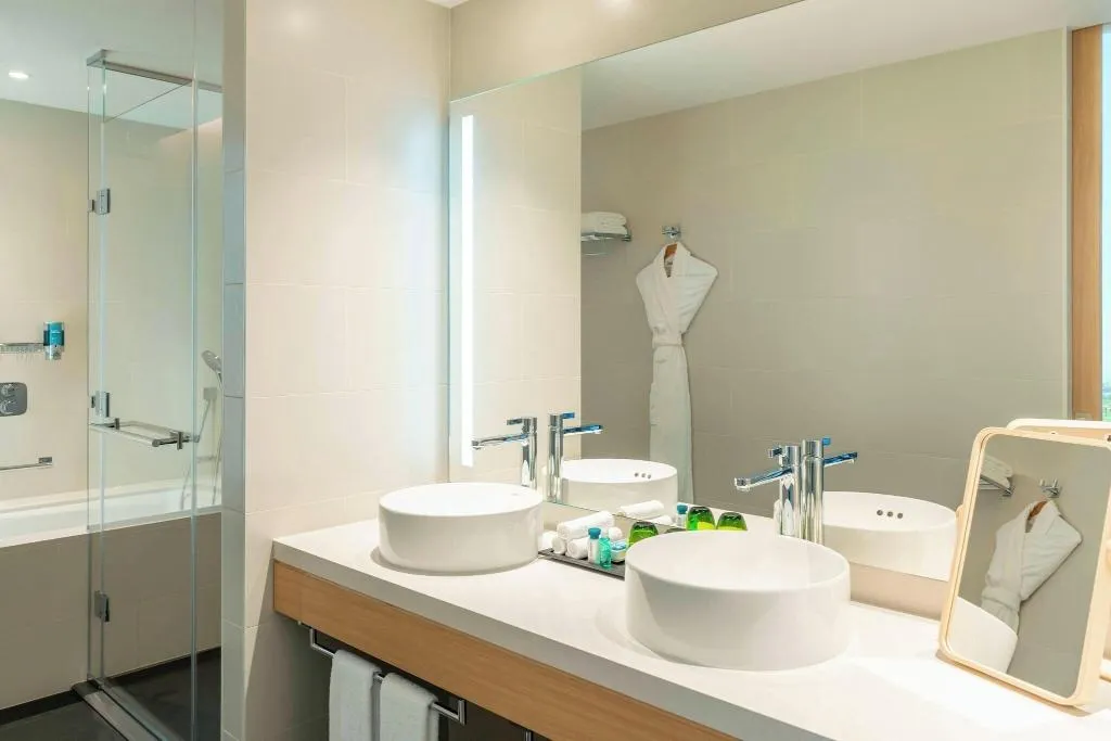 TWIN WITH VIEWS Room, Aloft Dubai Creek, Dubai