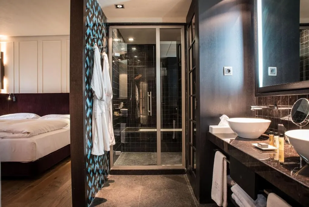 DOUBLE KING SIZE BED Room, CoolRooms Palacio Villapanes 5 GL, Seville
