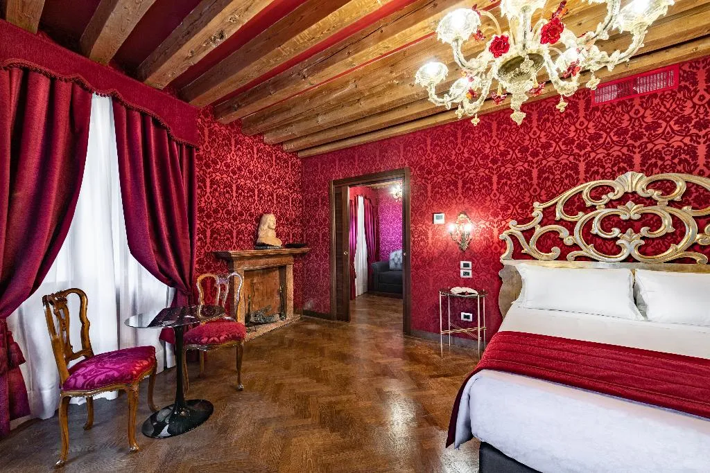 JUNIOR SUITE CANAL VIEW Room, Palazzo San Lorenzo, Venice