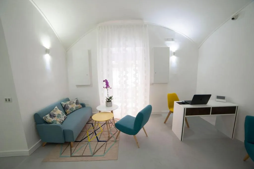 Room, Dada Suite, Naples