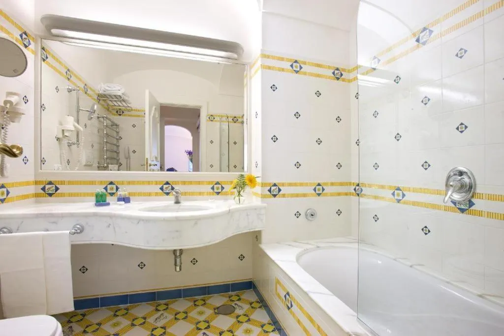 DOUBLE WITH BALCONY Room, Grand Hotel la Favorita, Naples