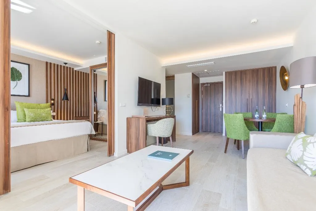 SUITE CAPACITY 4 Room, Zafiro Palace Palmanova, Majorca