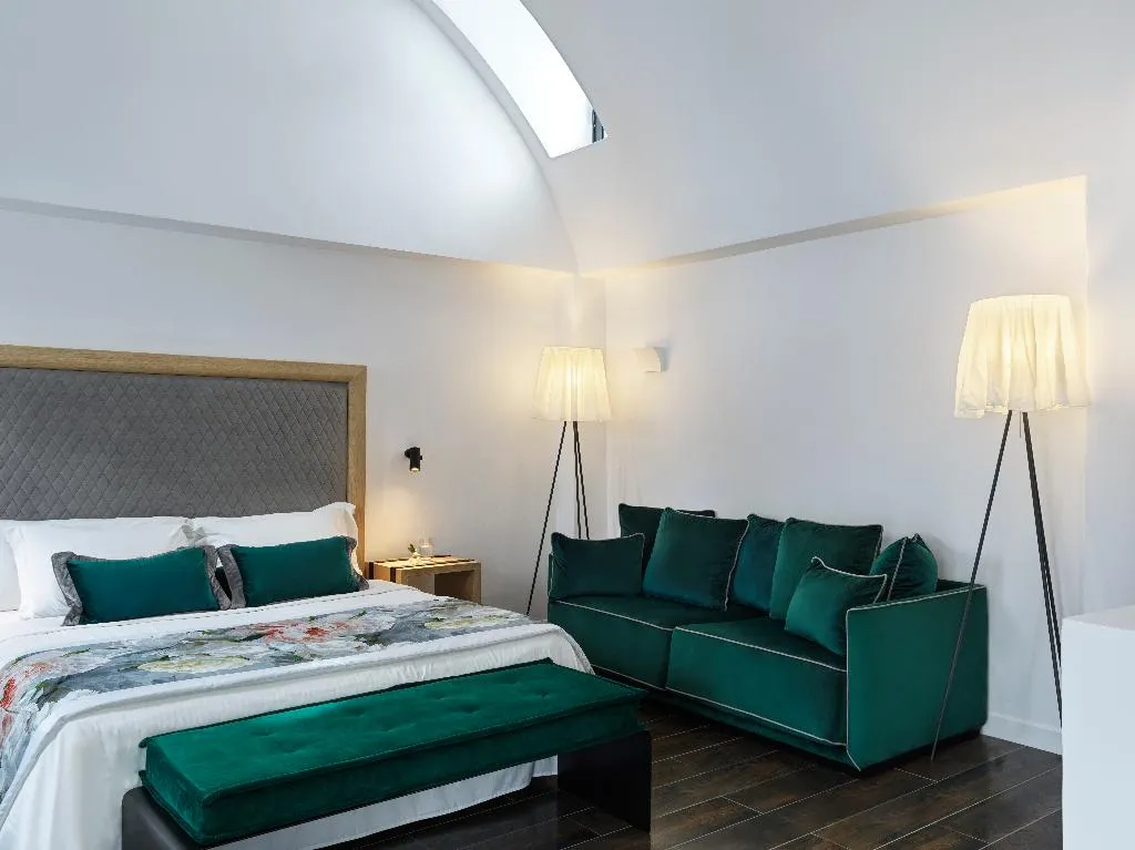 SUITE WITH PRIVATE POOL Room, Katikies Garden Santorini - The Leading Hotels, Santorini