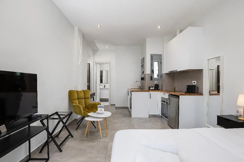 DOUBLE SUPERIOR WITH BALCONY Room, Omnia Pagrati Apartments, Athens