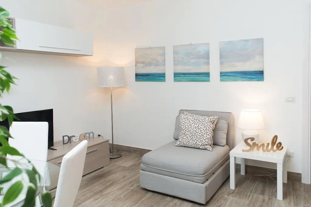APARTMENT CAPACITY 5 Room, Residenza Flegrea, Naples