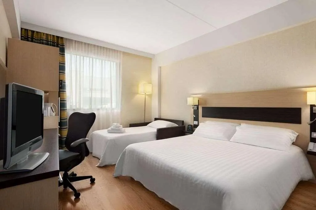 DOUBLE KING SIZE BED Room, Hilton Garden Inn Rome Airport, Rome