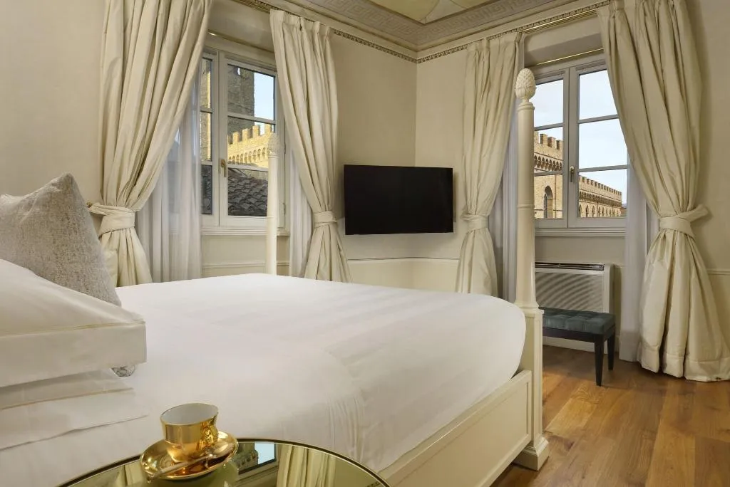 SUITE EXECUTIVE KING BED Room, San Firenze Suites And Spa, Florence