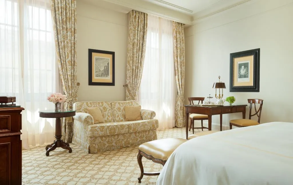 DOUBLE DELUXE KING BED Room, Four Seasons Hotel Firenze, Florence