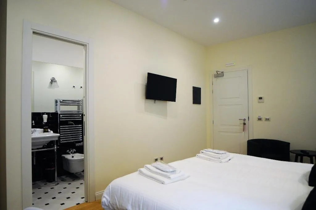 Room, Magia A Trilussa, Rome