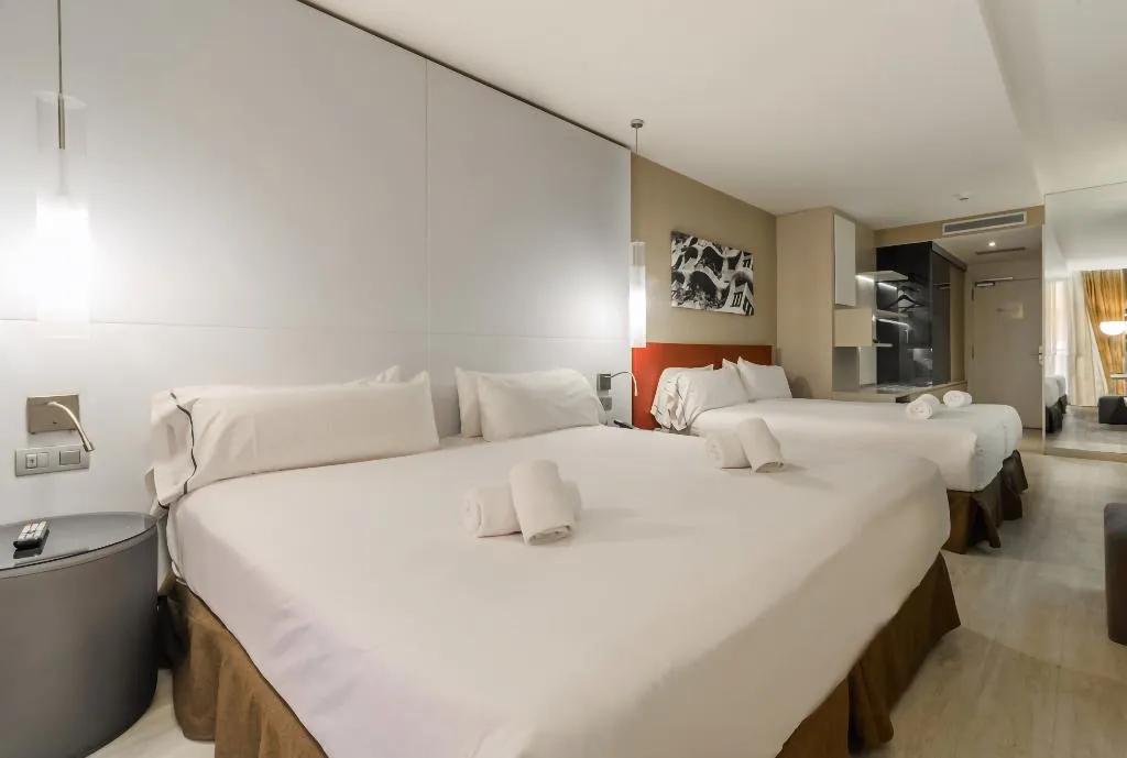 QUADRUPLE STANDARD Room, Grums Hotel & Spa, Barcelona