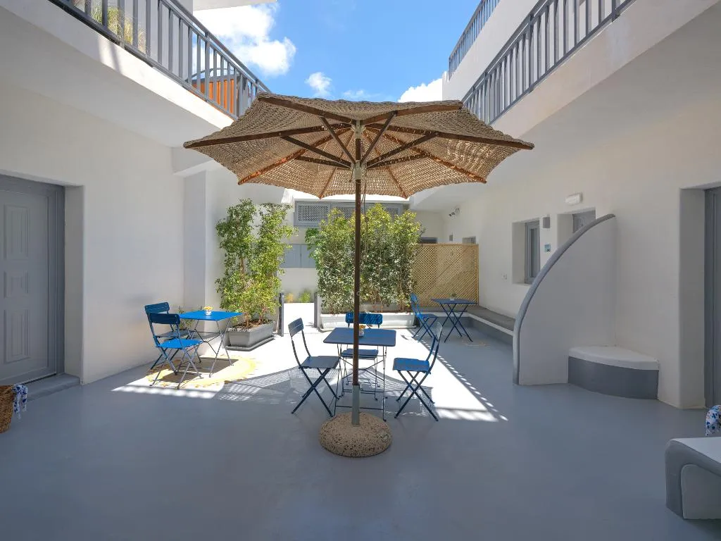 TRIPLE DELUXE GARDEN VIEW Room, Tatakis Design Hotel, Fira, Santorini