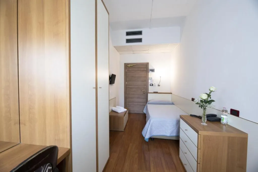 SINGLE STANDARD Room, Vienna, Venice