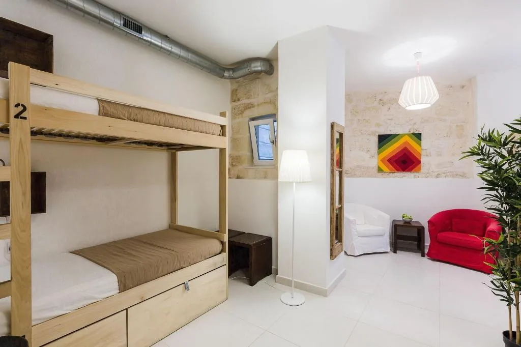 Room, Two Pillows Boutique Hostel, Malta
