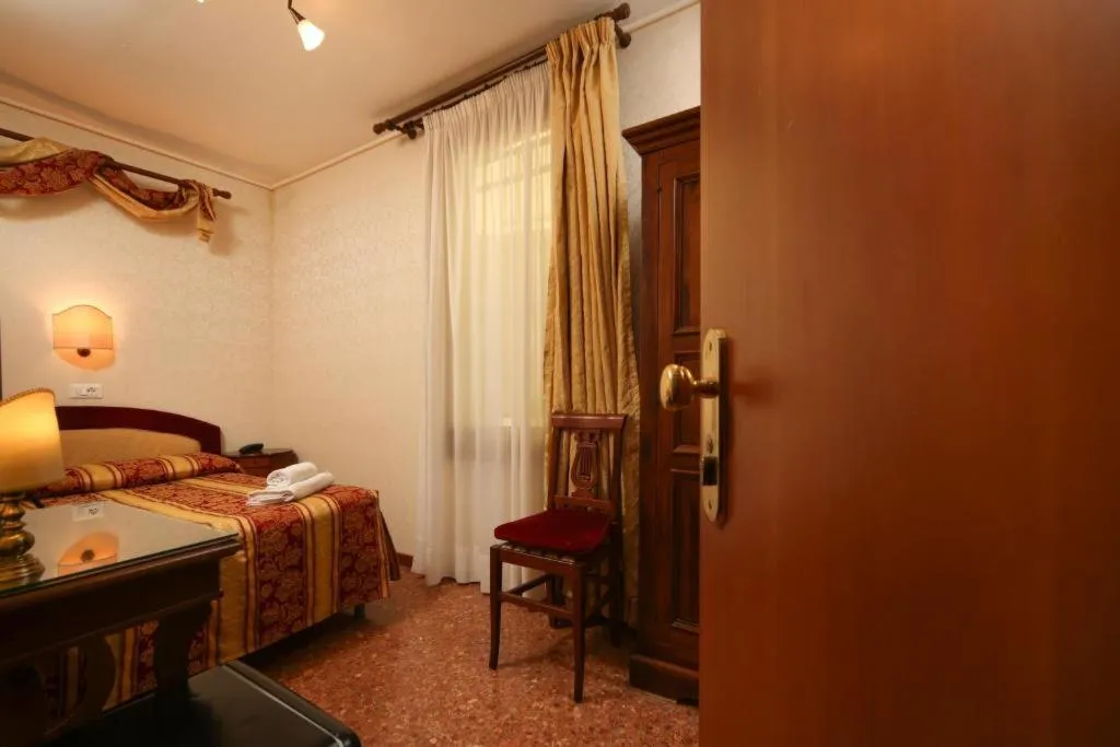 SINGLE STANDARD Room, Da Bruno, Venice