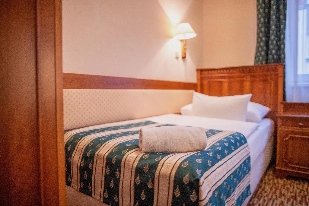 SINGLE STANDARD Room, Hotel Meteor Plaza Prague, Prague